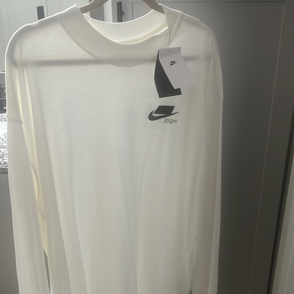 New with tags Nike block out logo long sleeve
